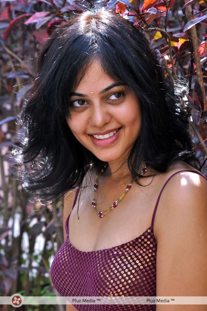 Bindu Madhavi Hot in Pink Gown Dress - Pictures | Picture 120929